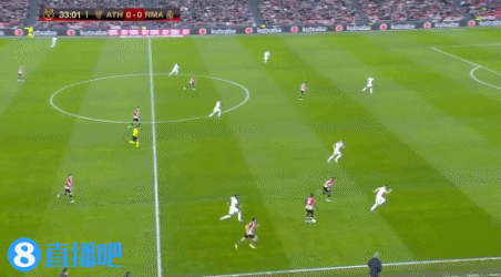 阿森纳客场2-1战胜阿斯顿维拉，维拉绝杀，阿森纳争冠形势艰难。