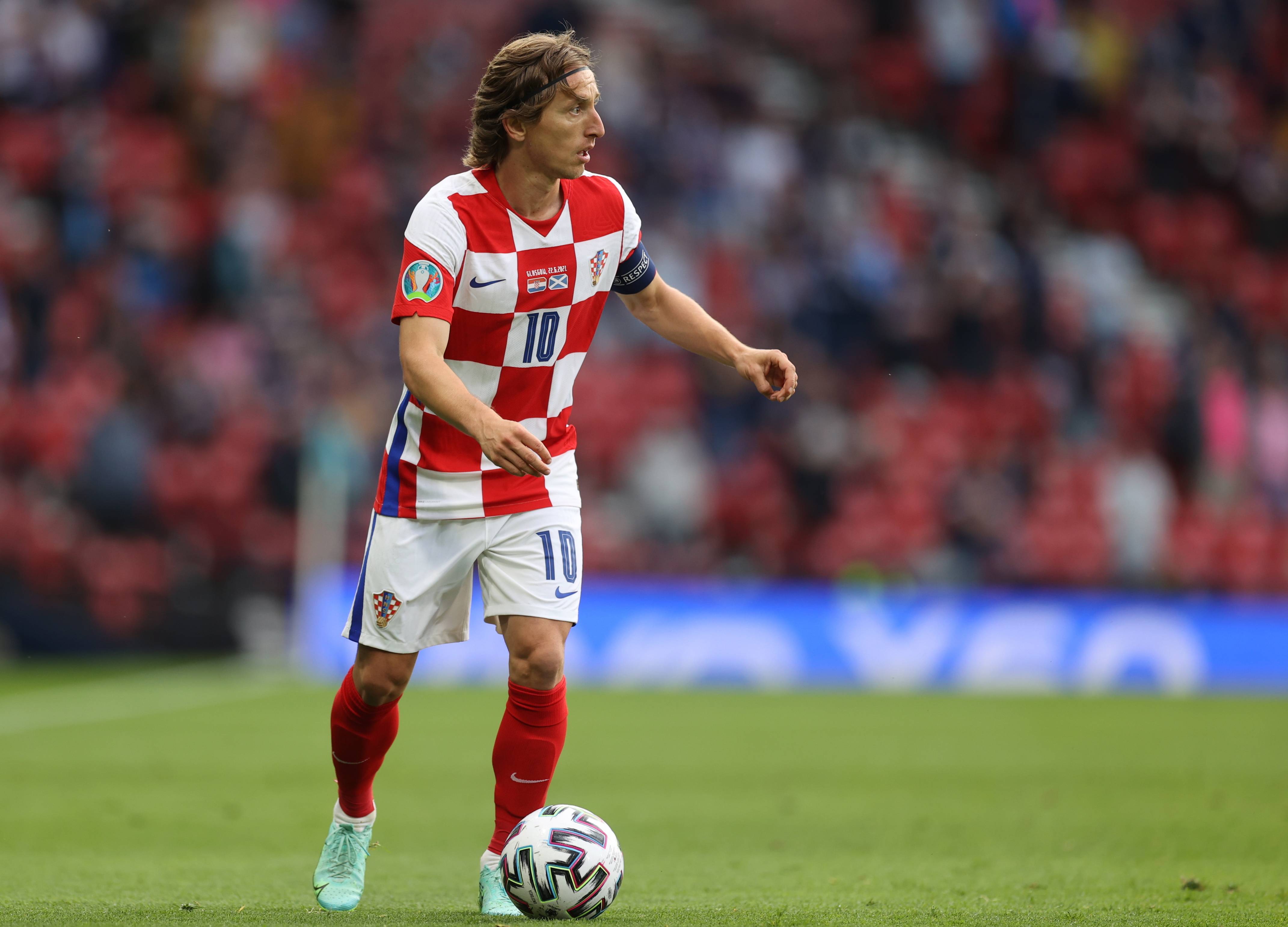 维蒂尼亚是第九位欧冠对英格兰球队戴帽球员，也是葡萄牙首人