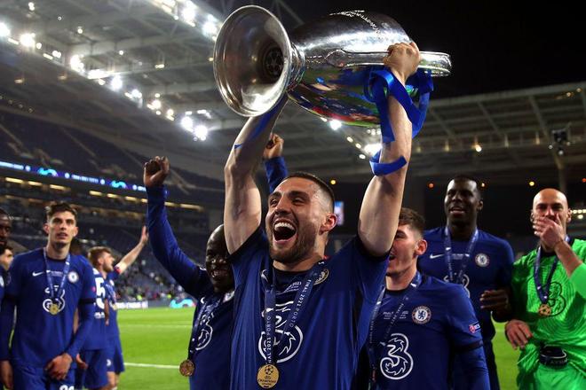 凯恩已在德甲10次完成帽子戏法，为该联赛历史第5多