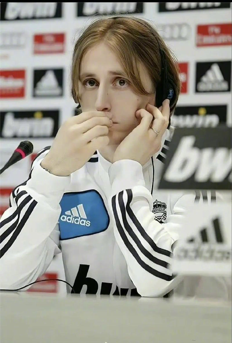 TA：埃切韦里倾向于租借加盟英超俱乐部；德甲球队也有意尼潘