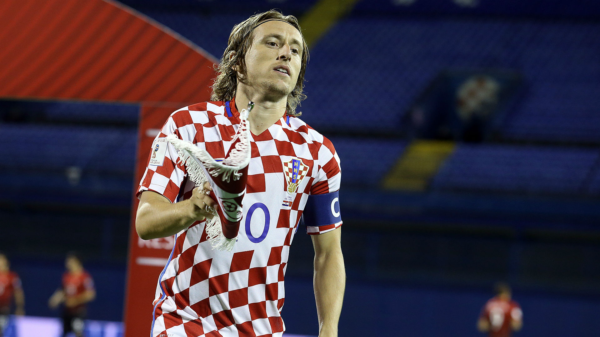 霍芬海姆3-0大胜奥格斯堡，布格尔传射，巴祖马纳-杜尔建功