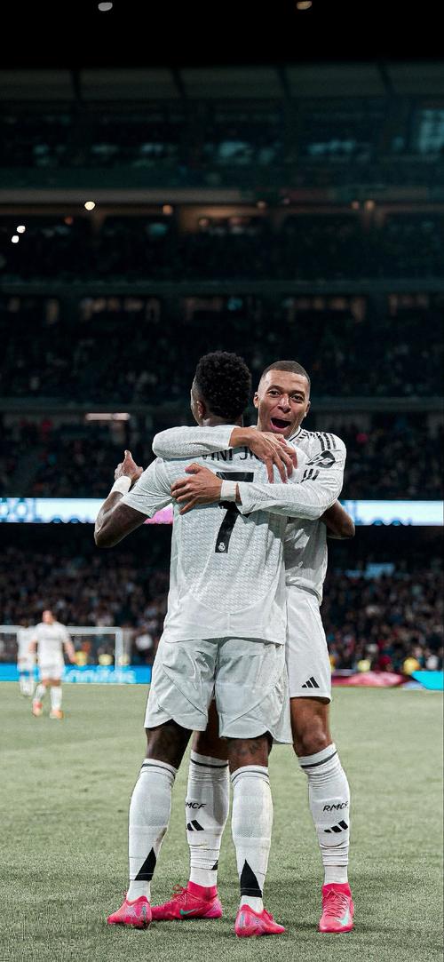 普利西奇替补双响，美国球员第三人