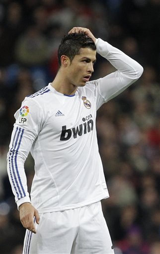 中超赛场争议判罚：VAR判罚引发热议,