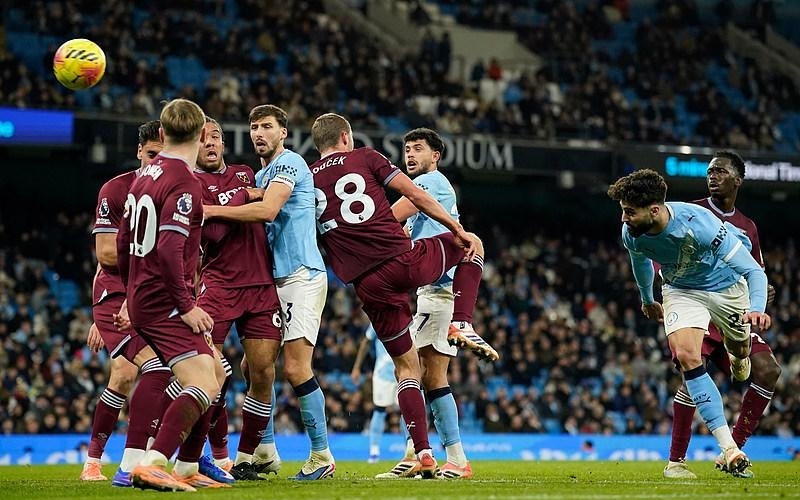 永远的红军20号，利物浦新赛季主场首战场刊封面致敬若塔